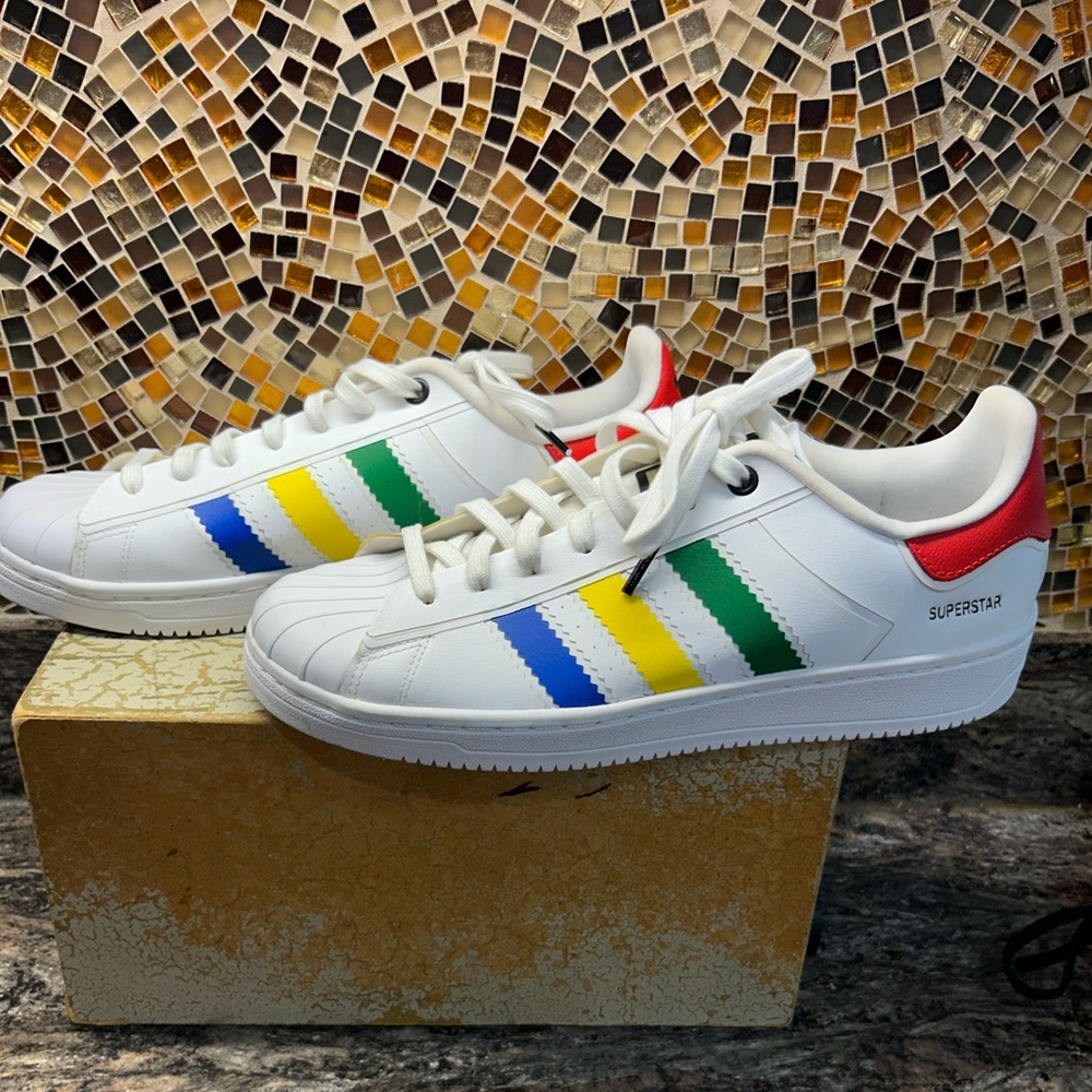 Adidas White Sneakers with bright accents size 9.5
Superstar